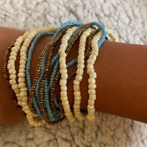 Beaded bracelet with wooden connectors